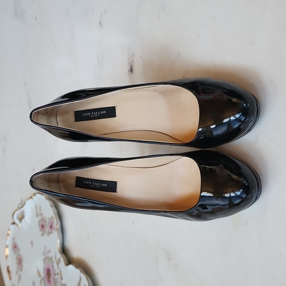 Ann Taylor black patent platform heels Size 8m - Picture 3 of 14